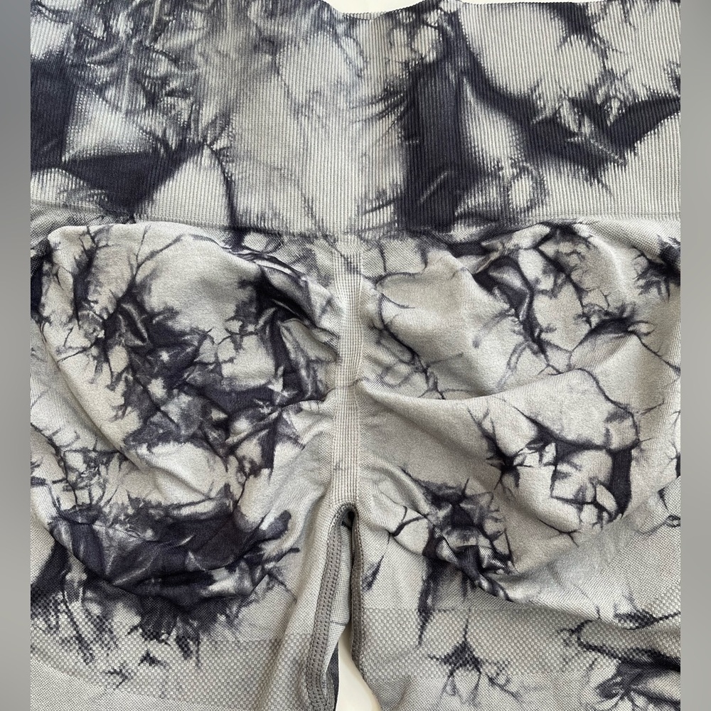 Tie Dye activewear leggings with scrunch bottoms - Picture 4 of 4